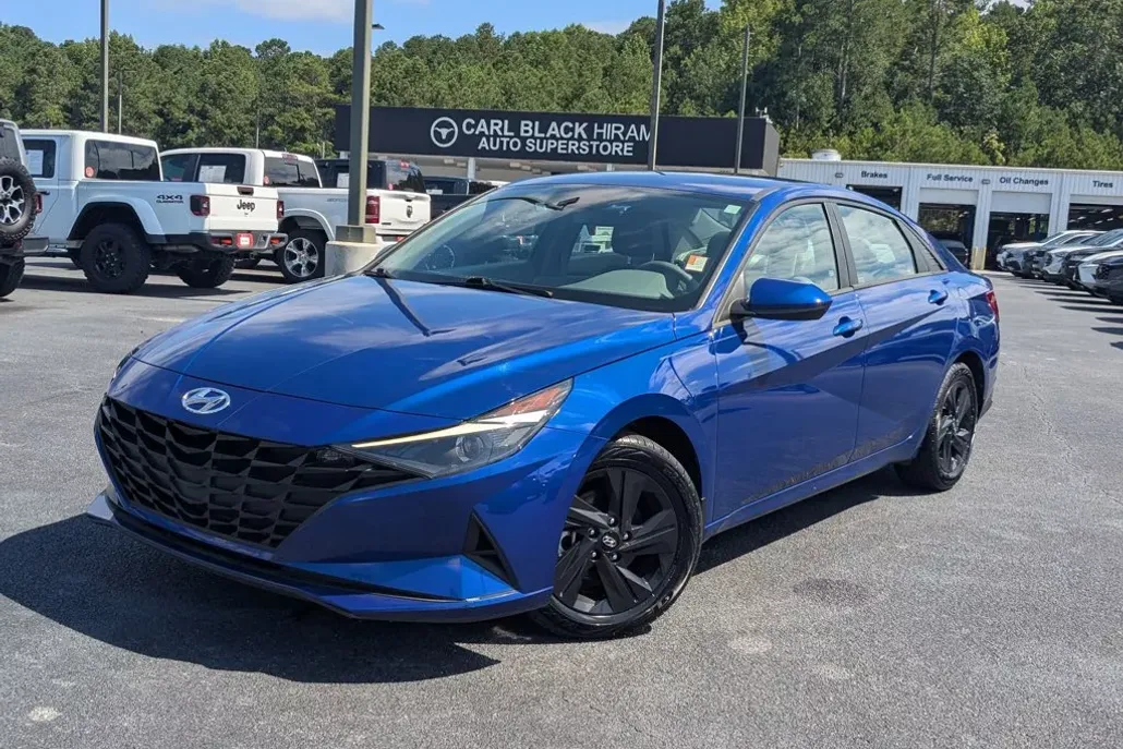 2023 Hyundai Elantra SEL photo 1