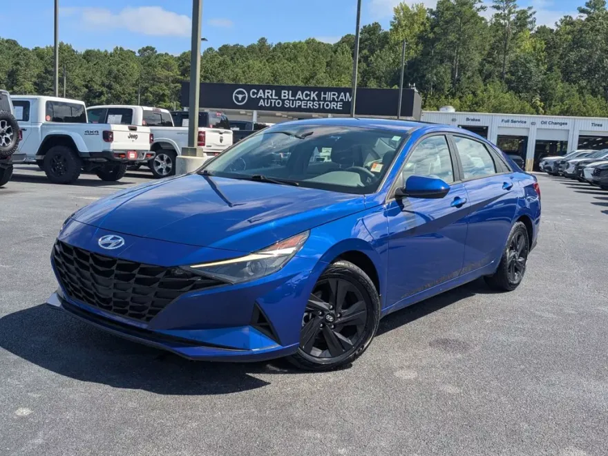 2023 Hyundai Elantra SEL photo 1