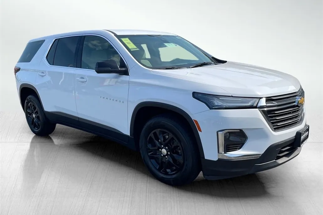 2022 Chevrolet Traverse LS photo 1