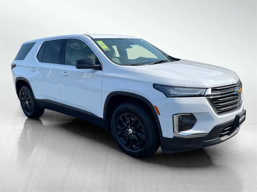 2022 Chevrolet Traverse LS photo 1
