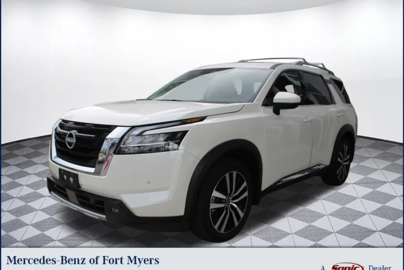 2023 Nissan Pathfinder Platinum photo 1