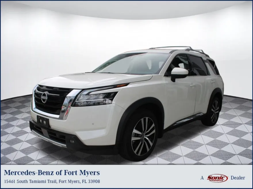 2023 Nissan Pathfinder Platinum photo 1