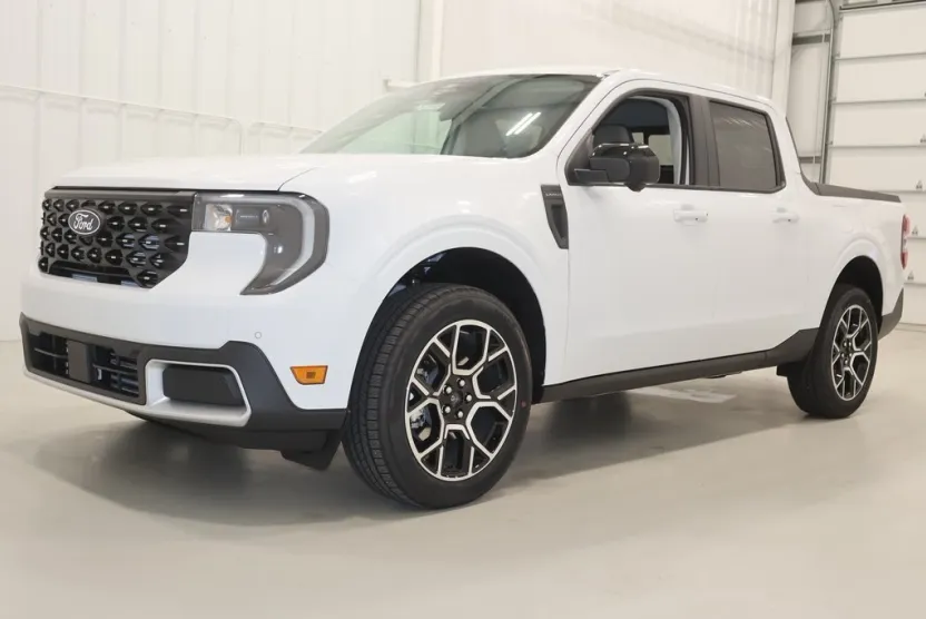 2025 Ford Maverick Lariat photo 1