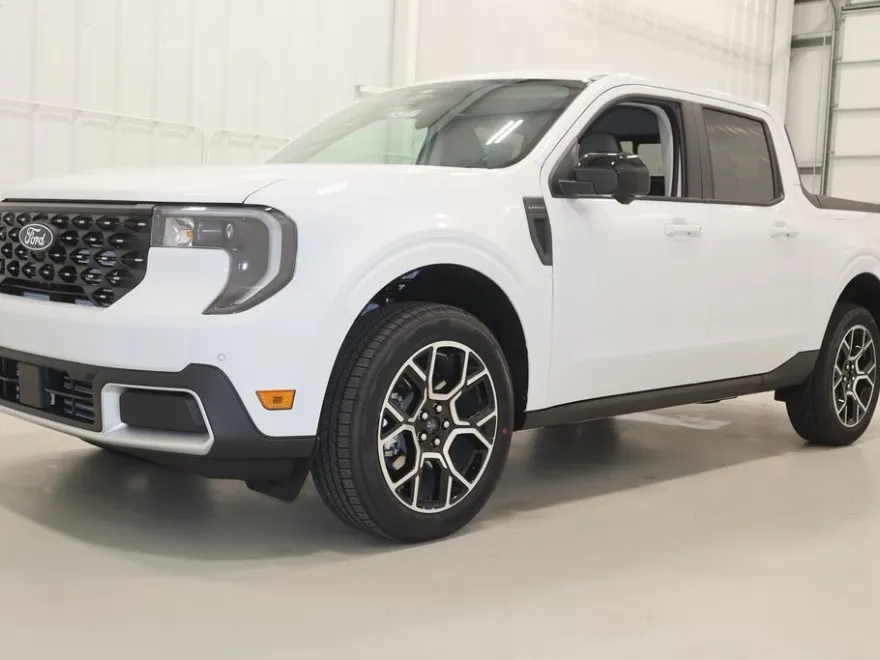 2025 Ford Maverick Lariat photo 1