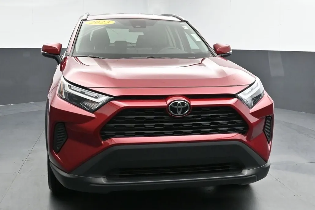 2023 Toyota RAV4 XLE photo 1