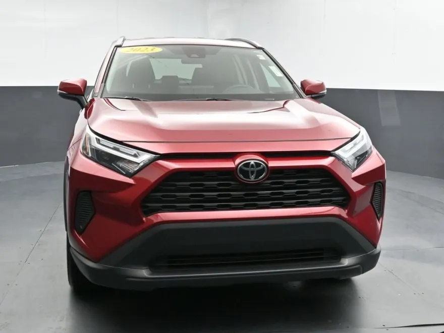 2023 Toyota RAV4 XLE photo 1