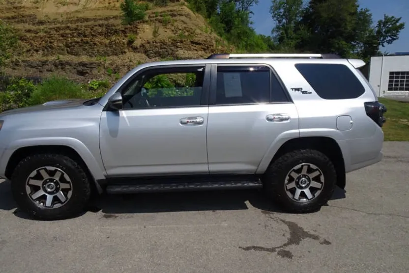 2018 Toyota 4Runner TRD Off-Road Premium photo 1