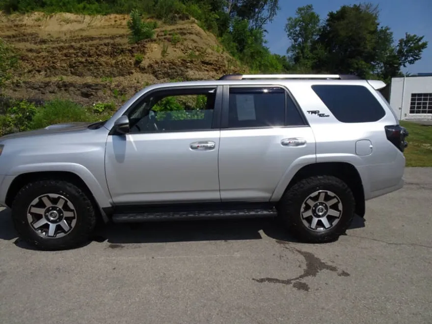2018 Toyota 4Runner TRD Off-Road Premium photo 1