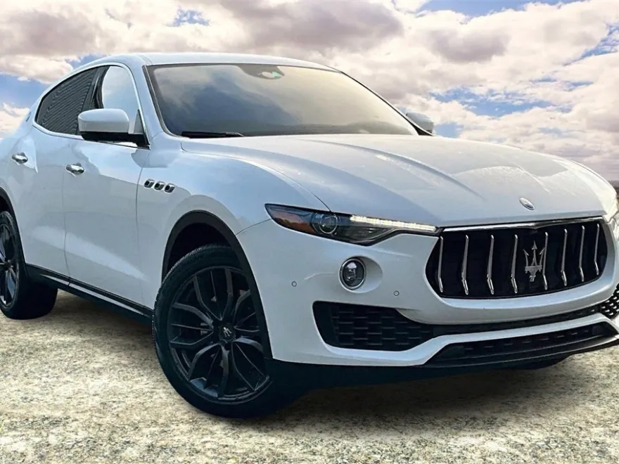 2018 Maserati Levante Base photo 1