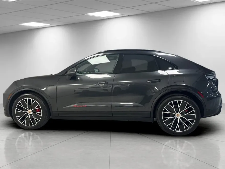 2025 Porsche Macan Electric photo 1
