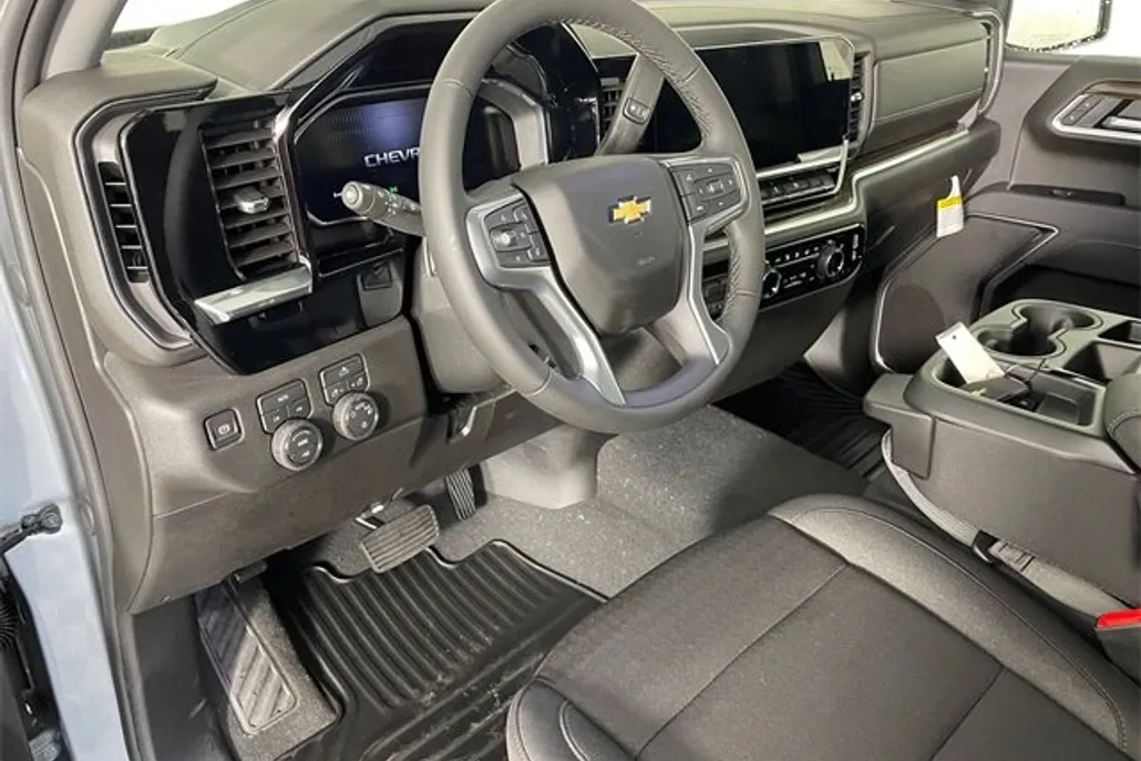 2026 Chevrolet Silverado 1500 LT photo 1