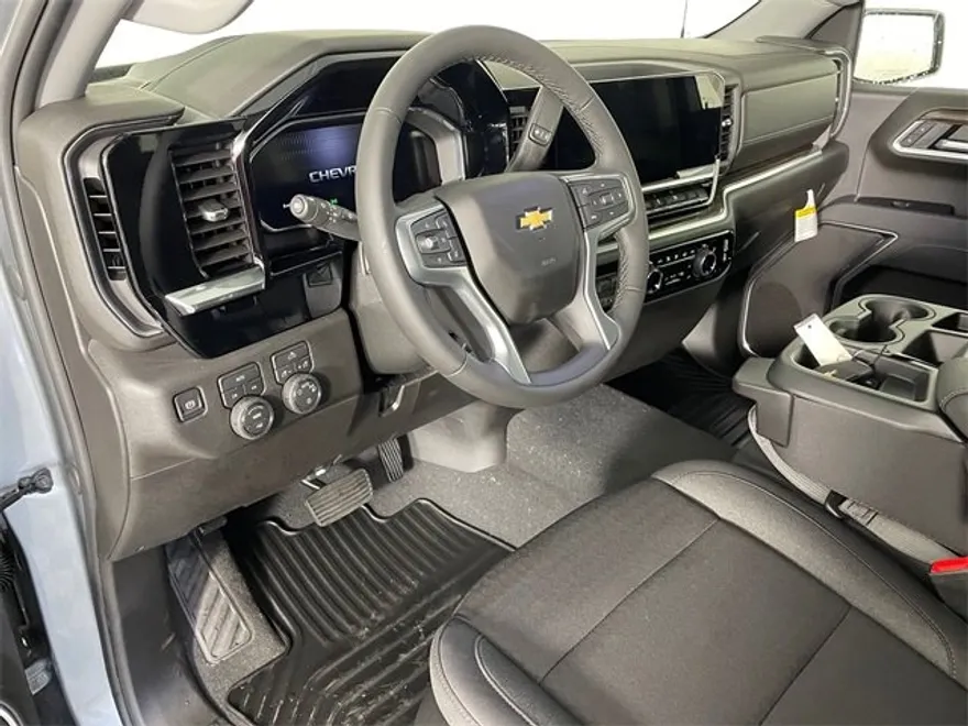 2026 Chevrolet Silverado 1500 LT photo 1