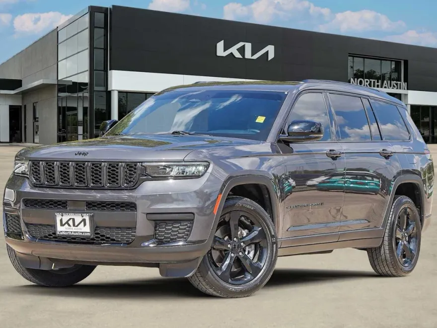 2022 Jeep Grand Cherokee Laredo photo 1