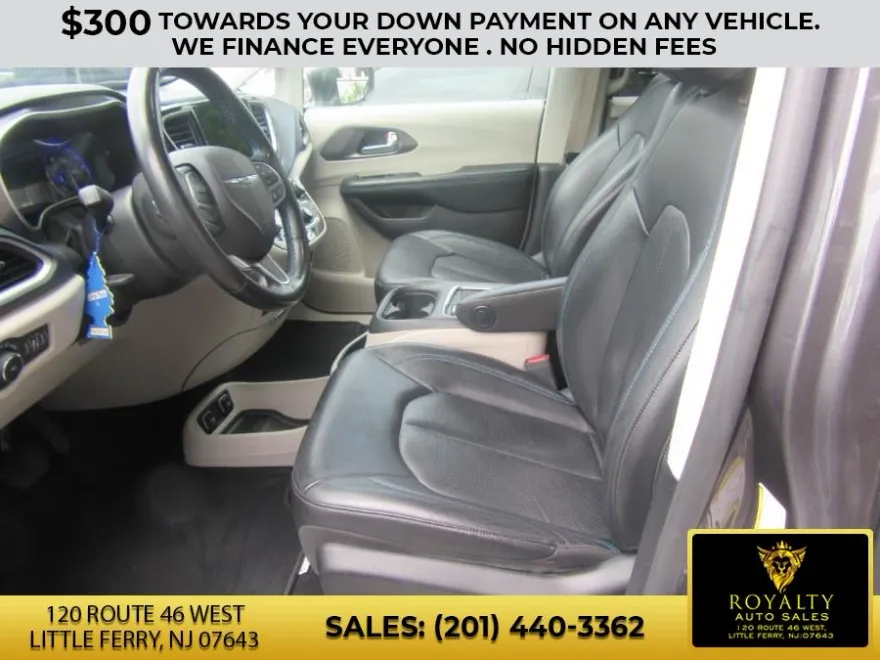 2021 Chrysler Pacifica Touring L photo 14