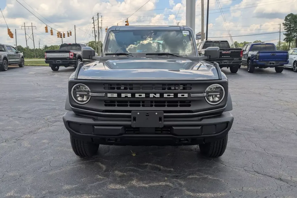 2025 Ford Bronco Base photo 1