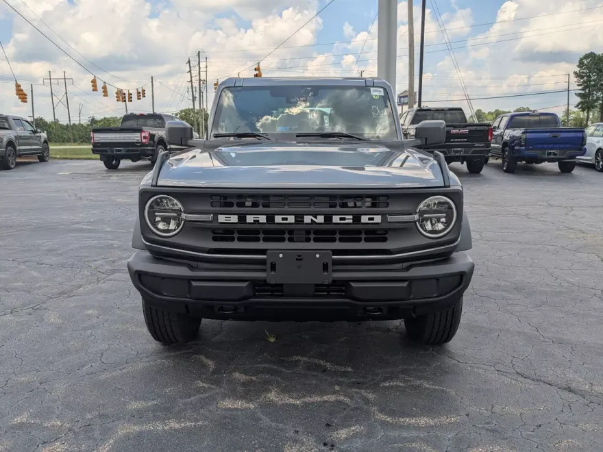 2025 Ford Bronco Base photo 1