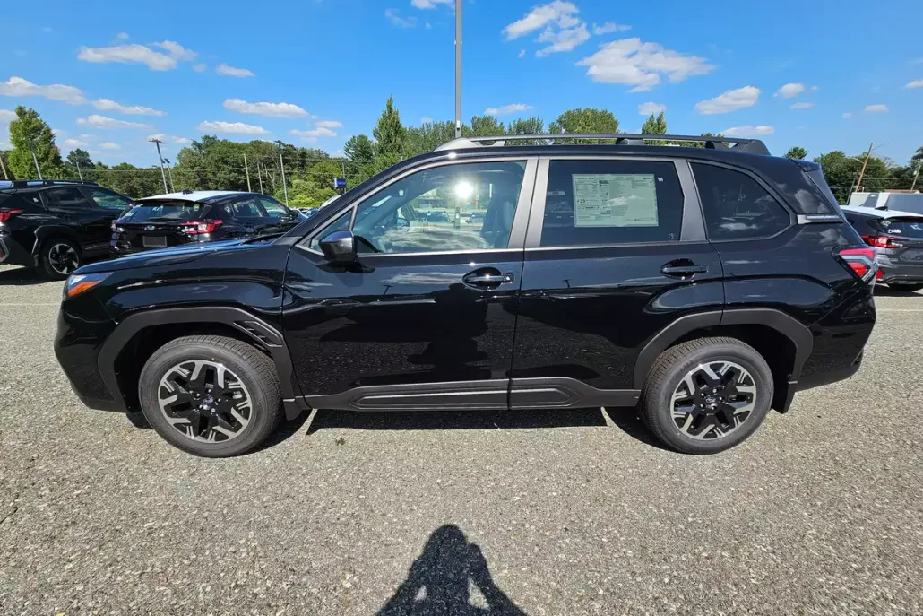 2025 Subaru Forester Premium photo 1