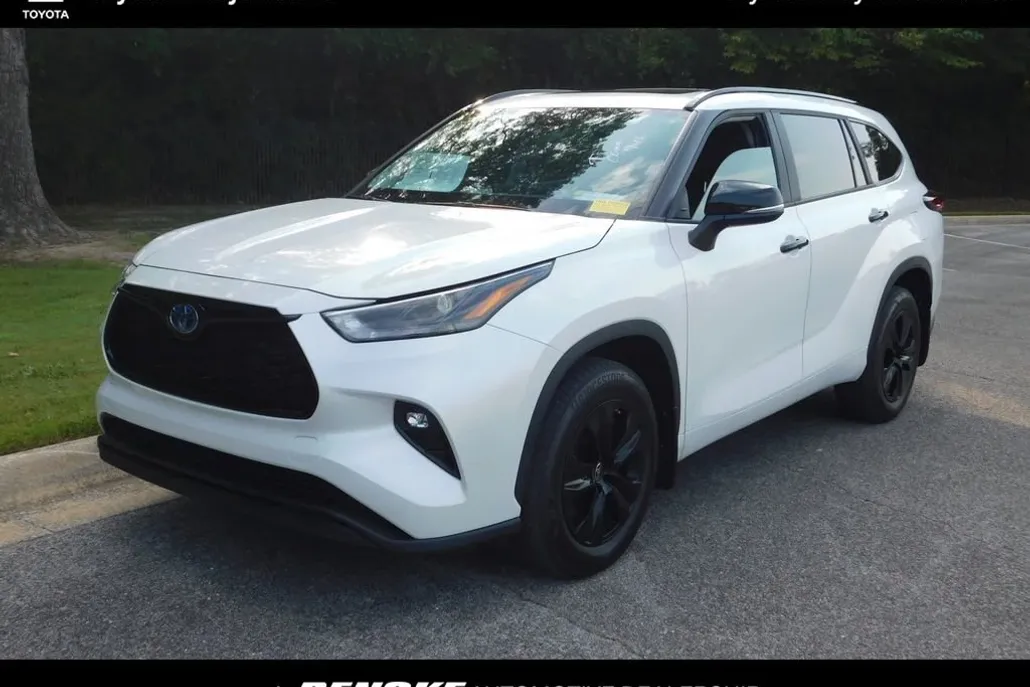 2024 Toyota Highlander Hybrid XLE photo 1