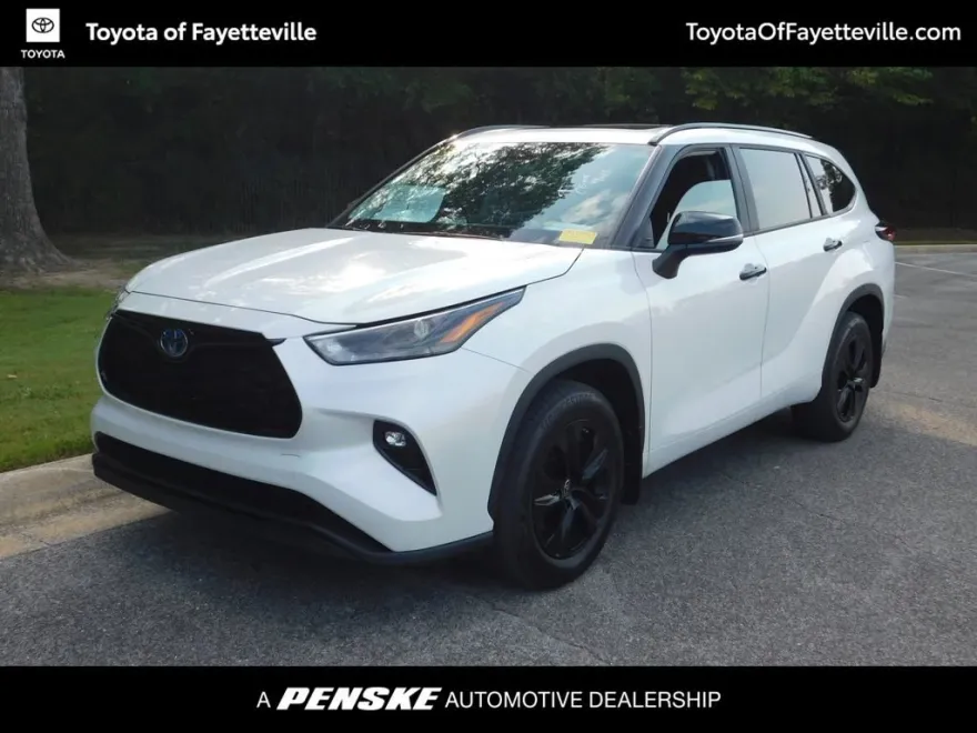 2024 Toyota Highlander Hybrid XLE photo 1