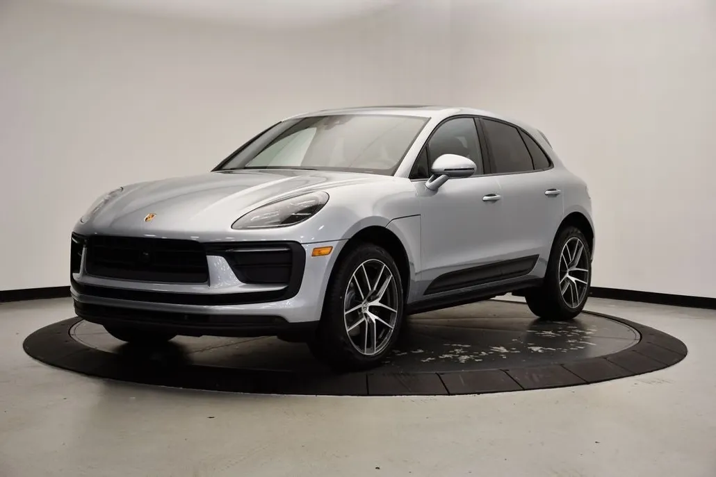 2025 Porsche Macan Base photo 1