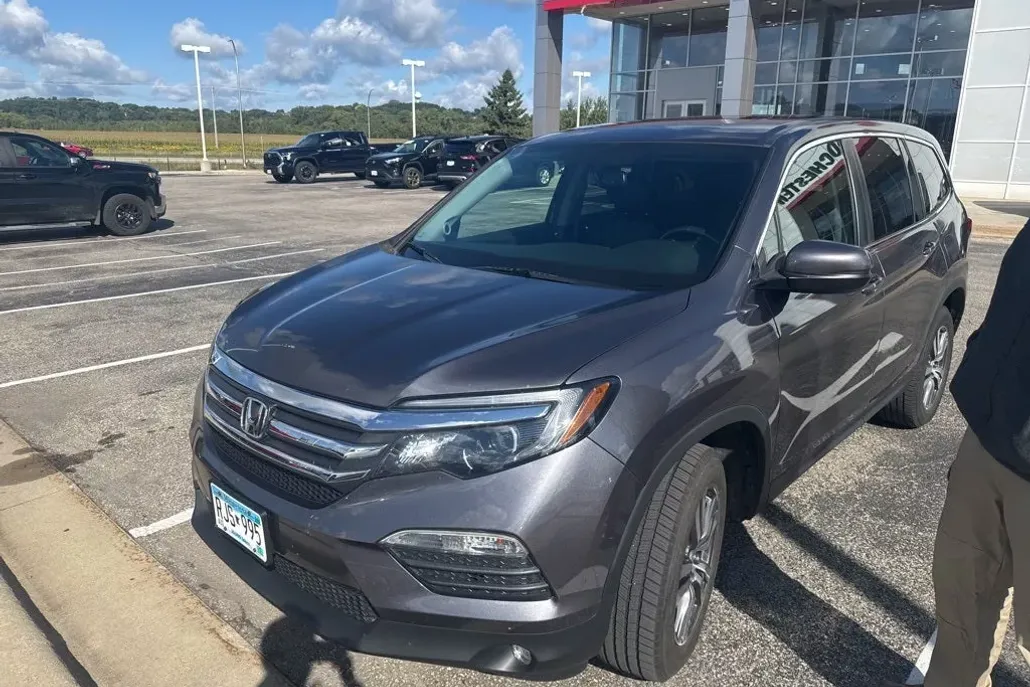 2017 Honda Pilot EX-L photo 1