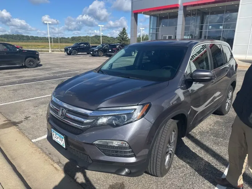 2017 Honda Pilot EX-L photo 1