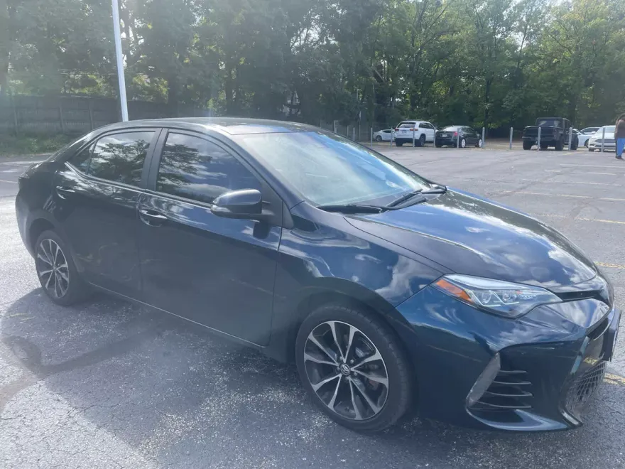 2018 Toyota Corolla SE photo 1