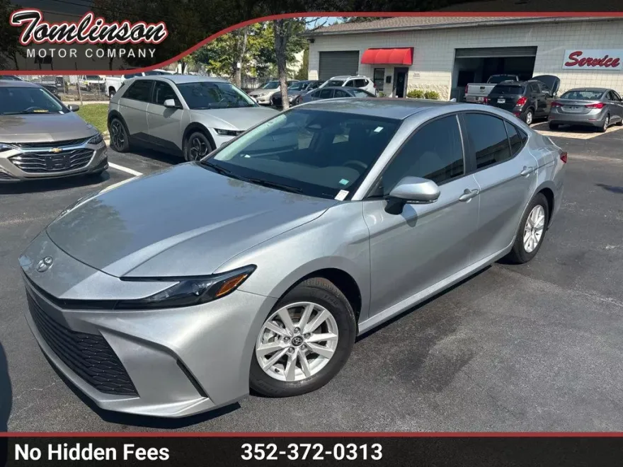 2025 Toyota Camry LE photo 1