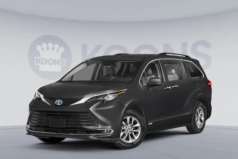 2025 Toyota Sienna XLE photo 1