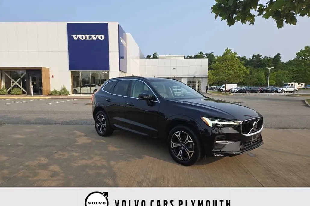 2022 Volvo XC60 B5 Momentum photo 1