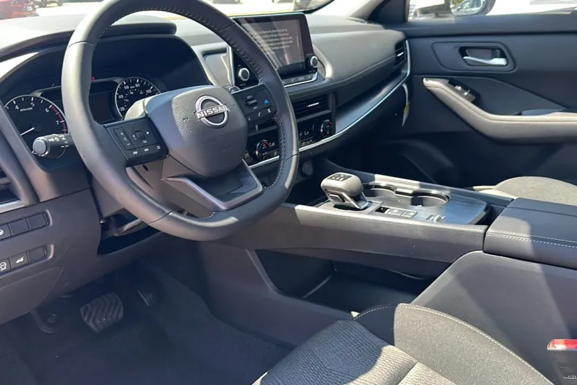 2026 Nissan Rogue SV photo 1