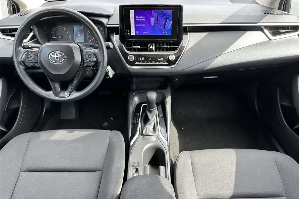 2024 Toyota Corolla LE photo 1