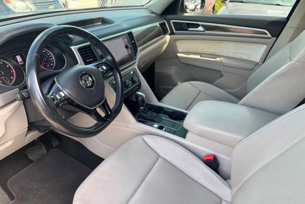 2019 Volkswagen Atlas V6 SE photo 1
