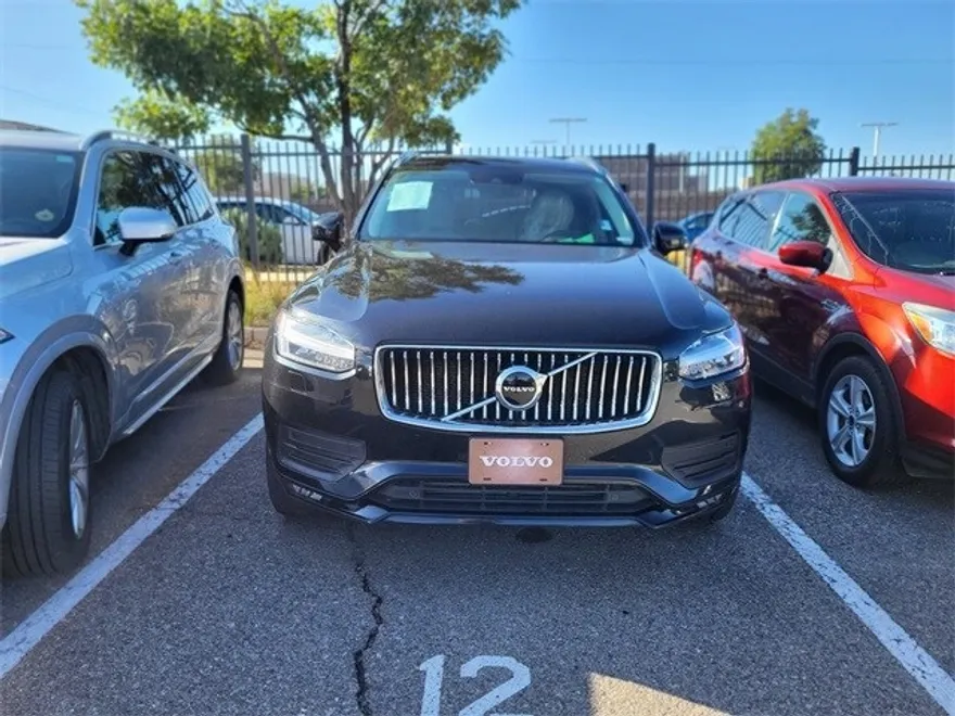 2021 Volvo XC90 T6 Momentum photo 1