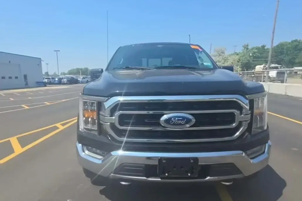 2021 Ford F-150 XLT photo 1