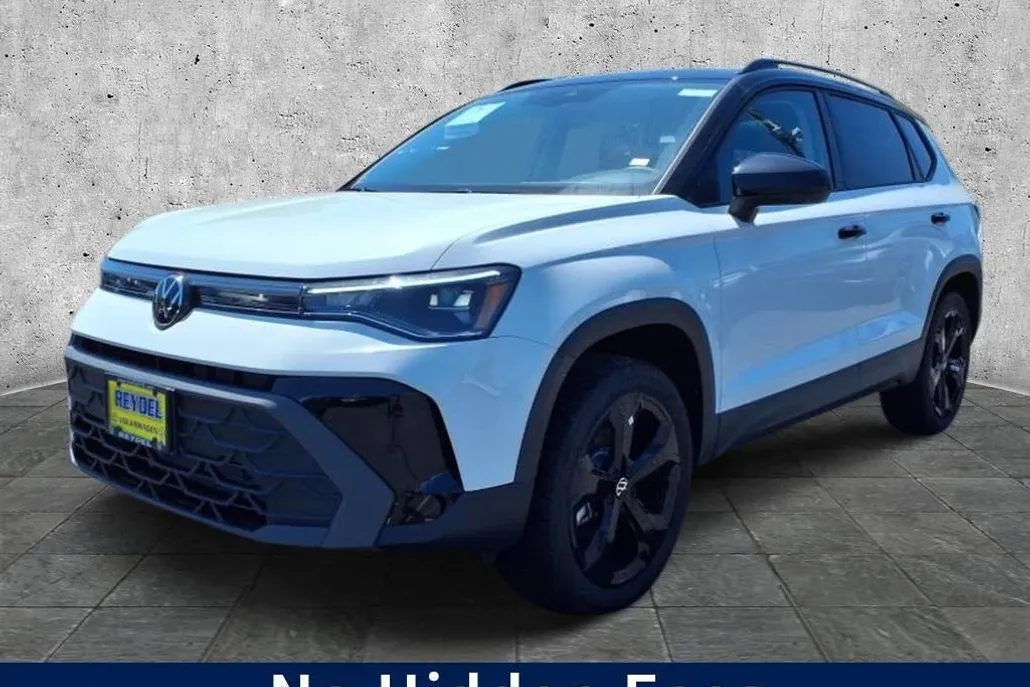 2025 Volkswagen Taos SE photo 1