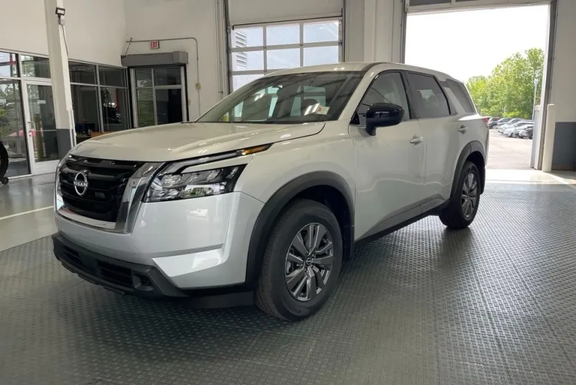 2025 Nissan Pathfinder S photo 1