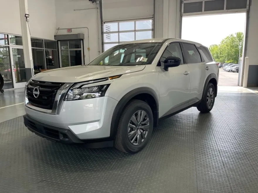 2025 Nissan Pathfinder S photo 1