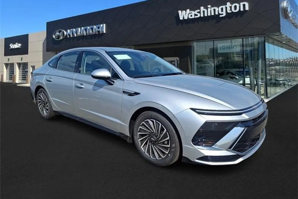 2025 Hyundai Sonata Hybrid SEL photo 1