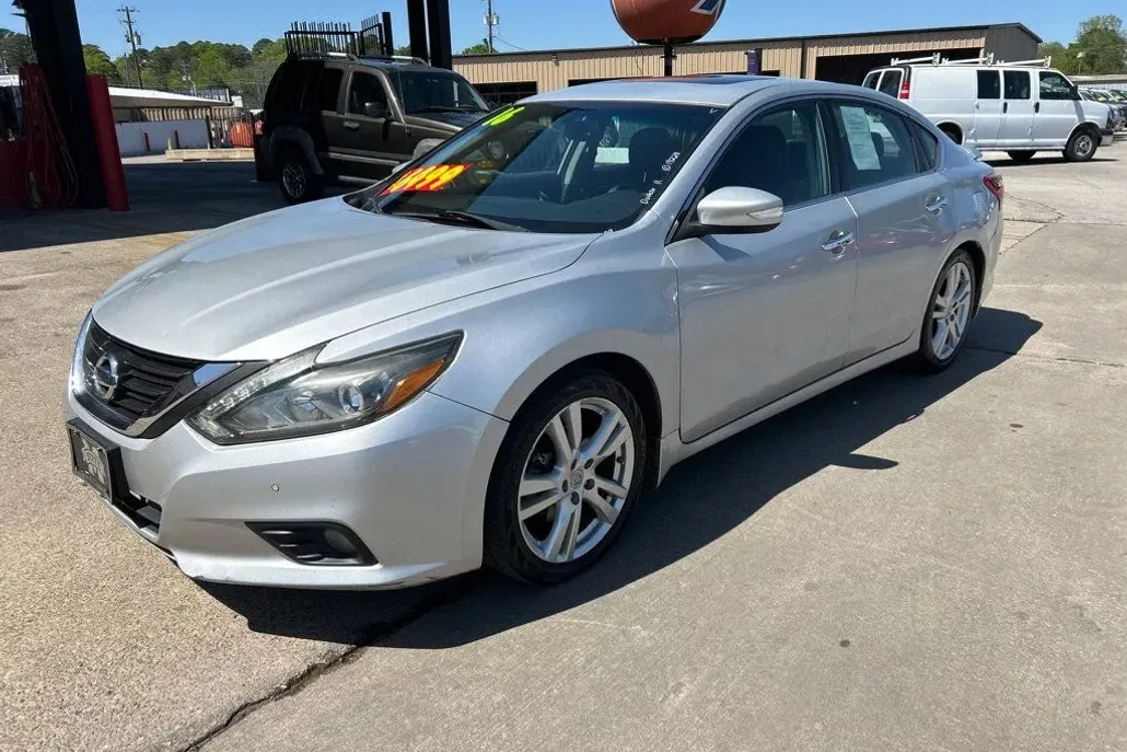 2016 Nissan Altima 3.5 SR photo 1
