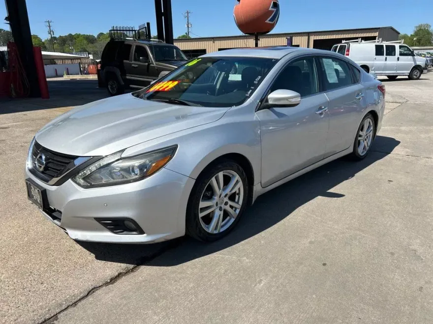 2016 Nissan Altima 3.5 SR photo 1