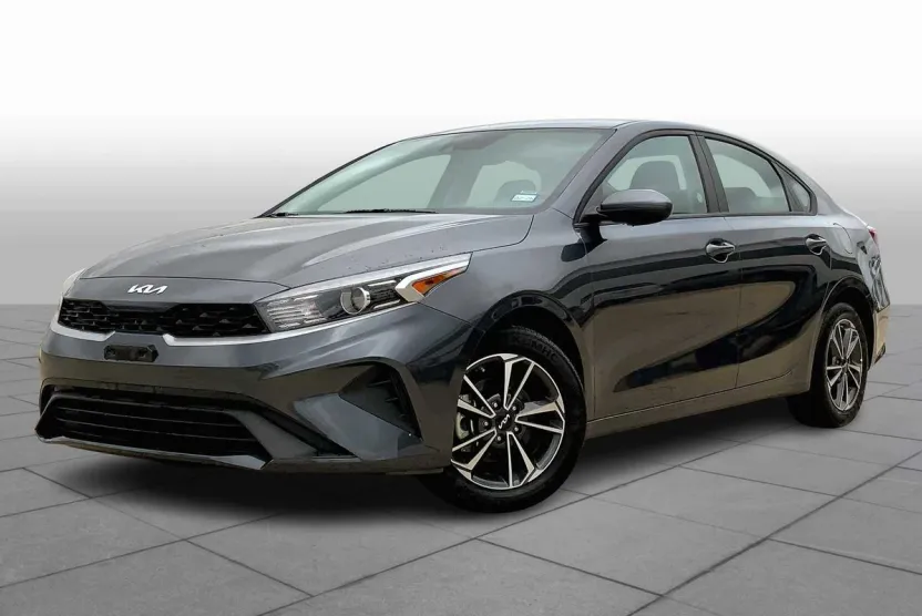 2024 Kia Forte LXS photo 1