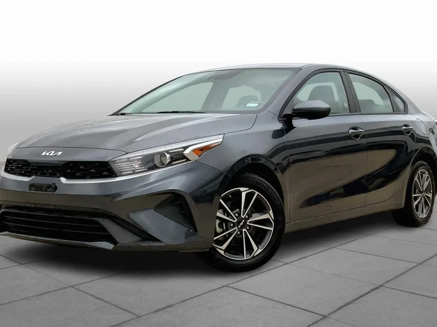 2024 Kia Forte LXS photo 1