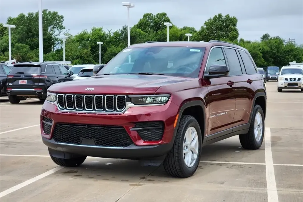 2025 Jeep Grand Cherokee Laredo X photo 1