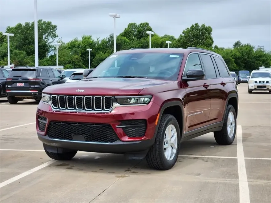 2025 Jeep Grand Cherokee Laredo X photo 1
