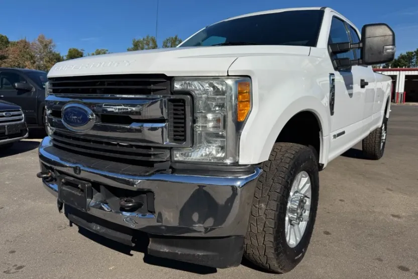 2017 Ford F-350 XLT photo 1