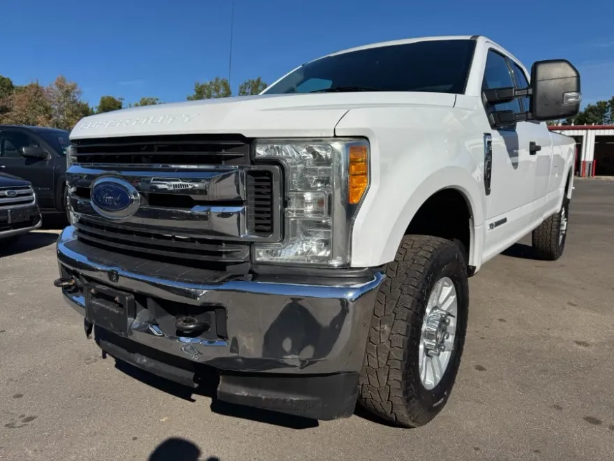 2017 Ford F-350 XLT photo 1