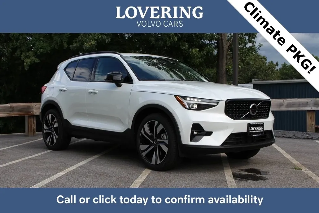 2025 Volvo XC40 Plus photo 1
