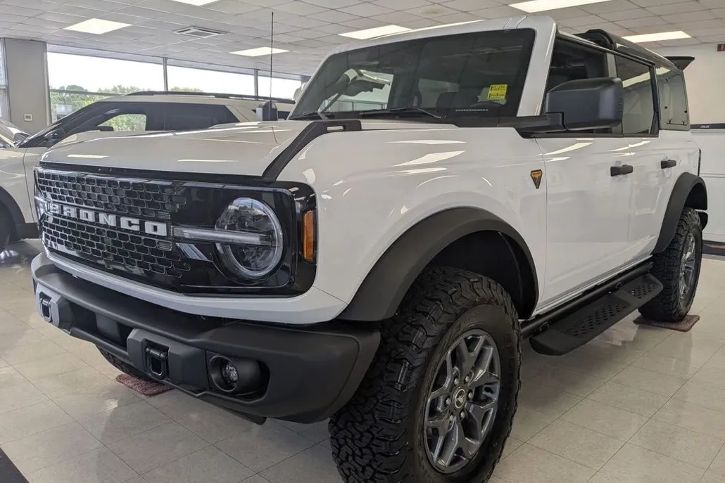 2025 Ford Bronco Badlands photo 1