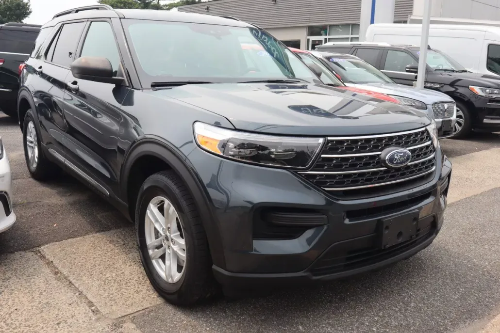 2022 Ford Explorer XLT photo 1